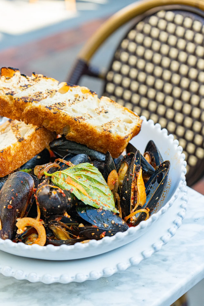 Mussels with garlic bread on plate